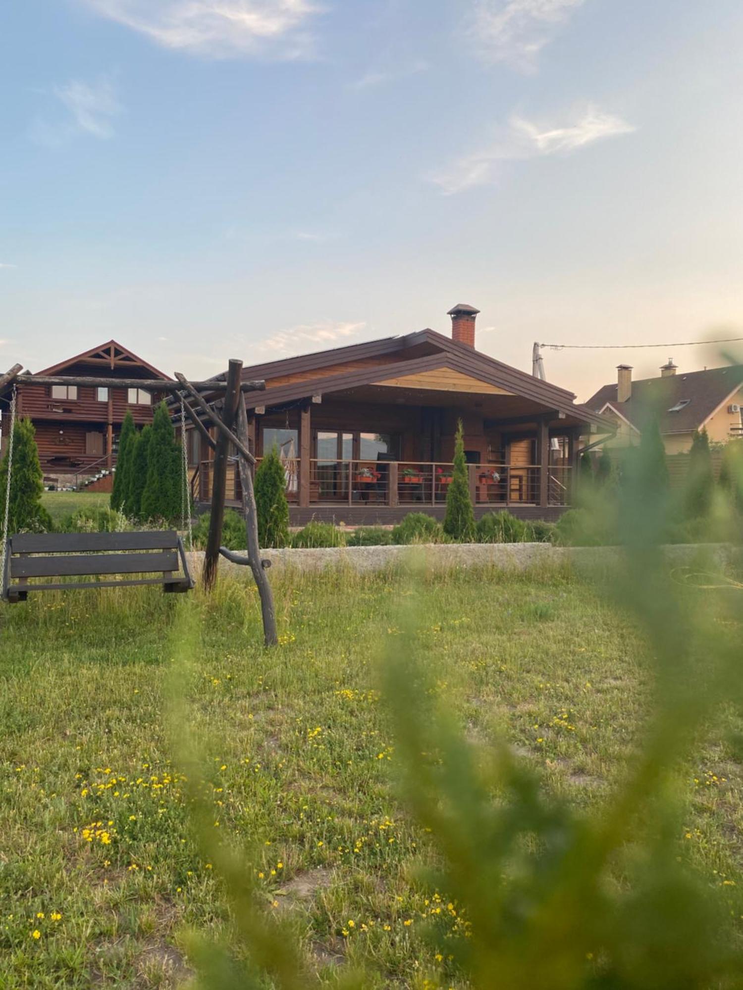 Villa Хомене Rzhyshchiv Exterior foto